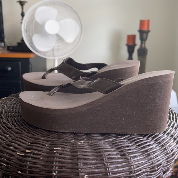 Redvolution brown platform flip flops - Picture 2 of 5